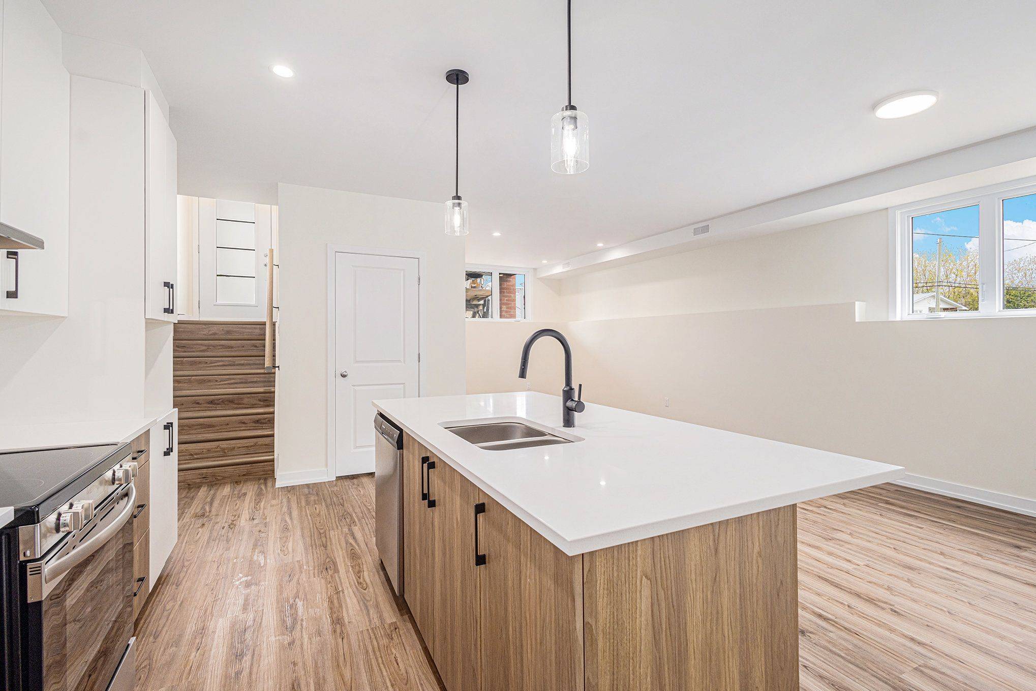 Clarence-rockland, ON K4K 1E3,897 Laurier ST #102