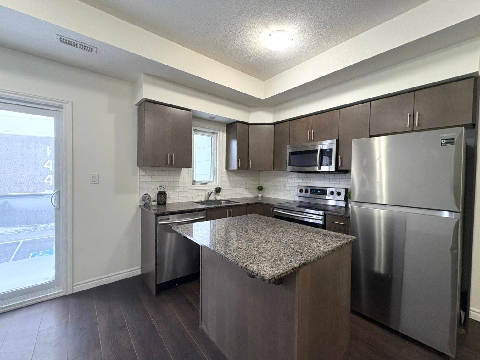 Kitchener, ON N2N 0C3,1430 Highland RD W ##31A