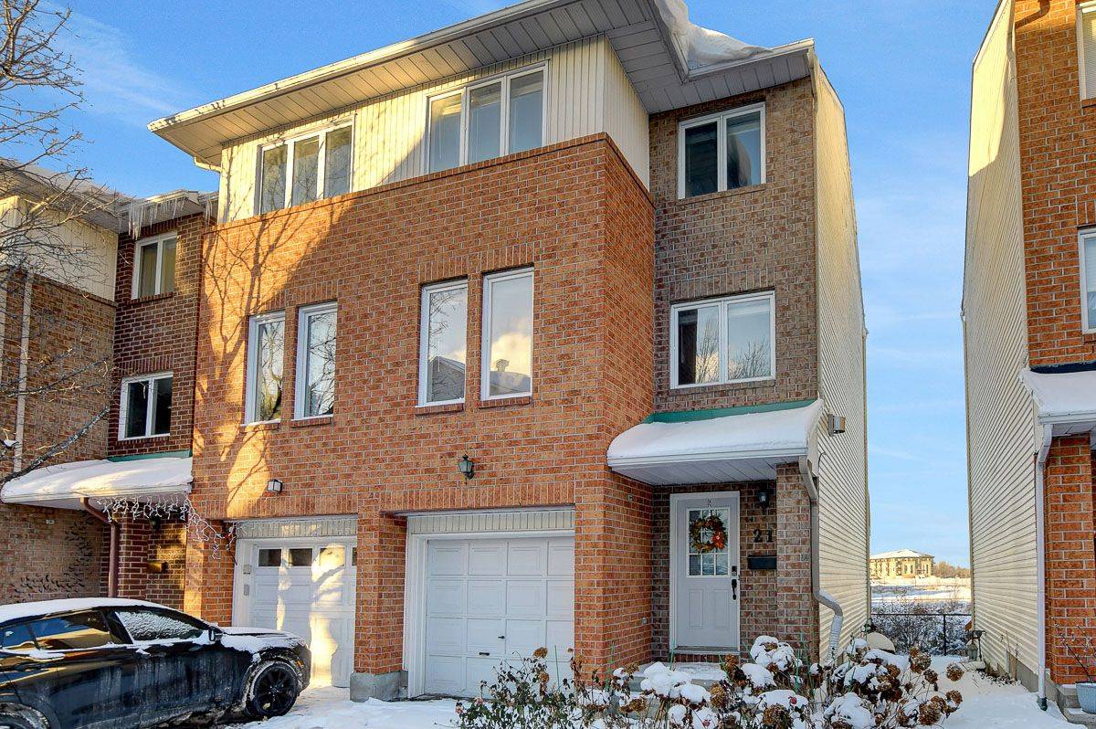 Manor Park - Cardinal Glen And Area, ON K1K 4R1,21 Drayton Private