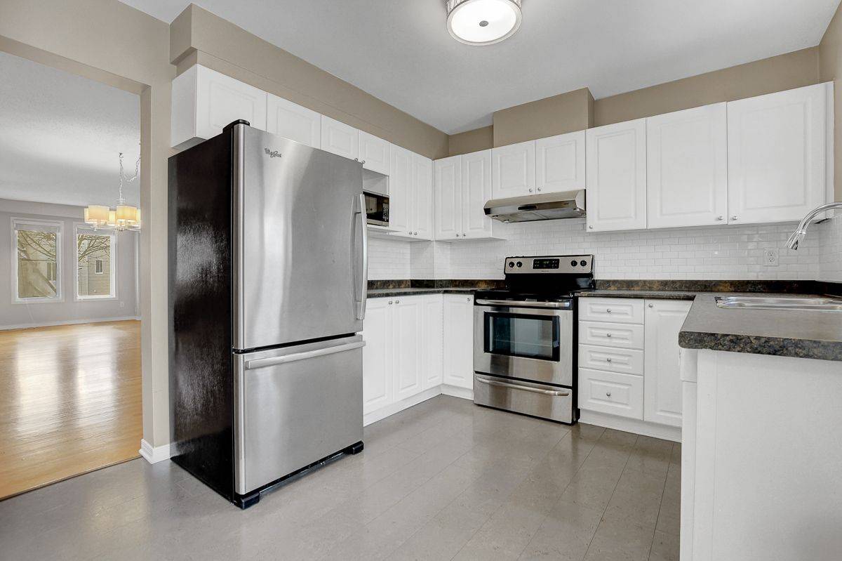 Manor Park - Cardinal Glen And Area, ON K1K 4R1,21 Drayton Private