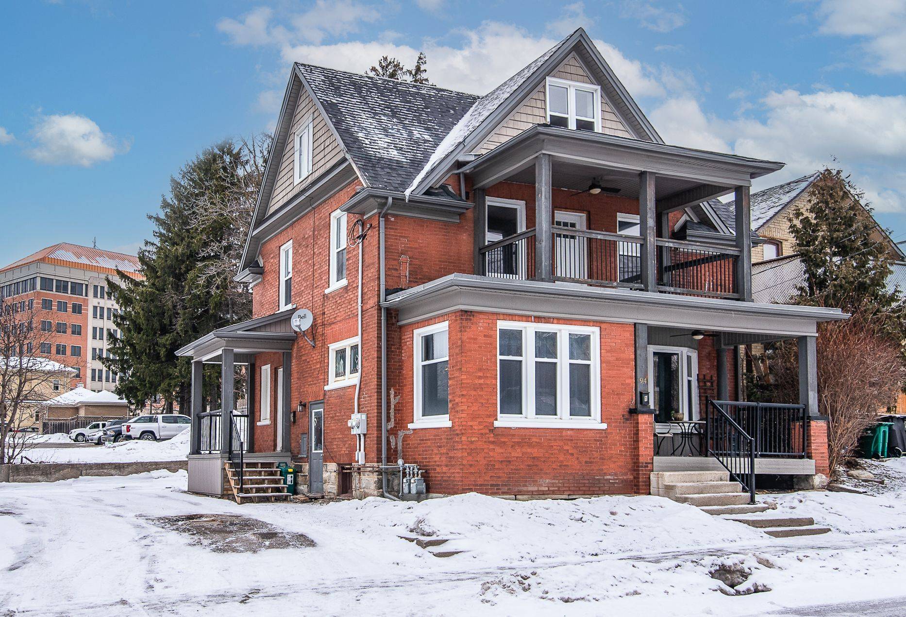 Kitchener, ON N2H 2R5,94 Scott ST