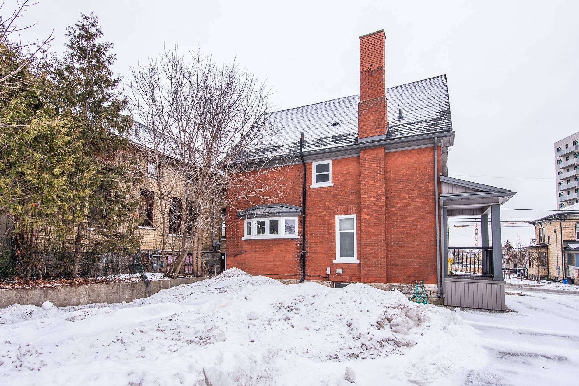 Kitchener, ON N2H 2R5,94 Scott ST