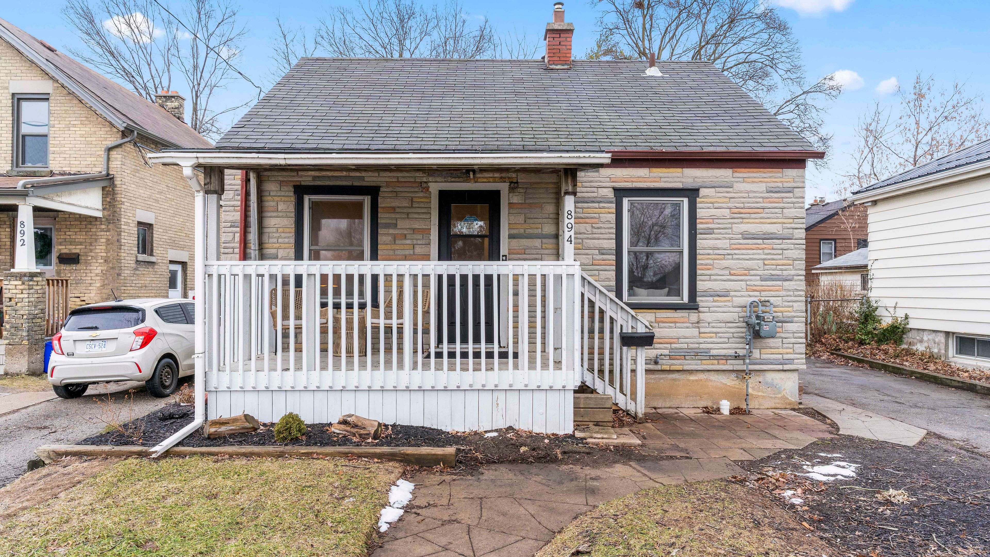 London East, ON N5Z 1V9,894 Hamilton RD