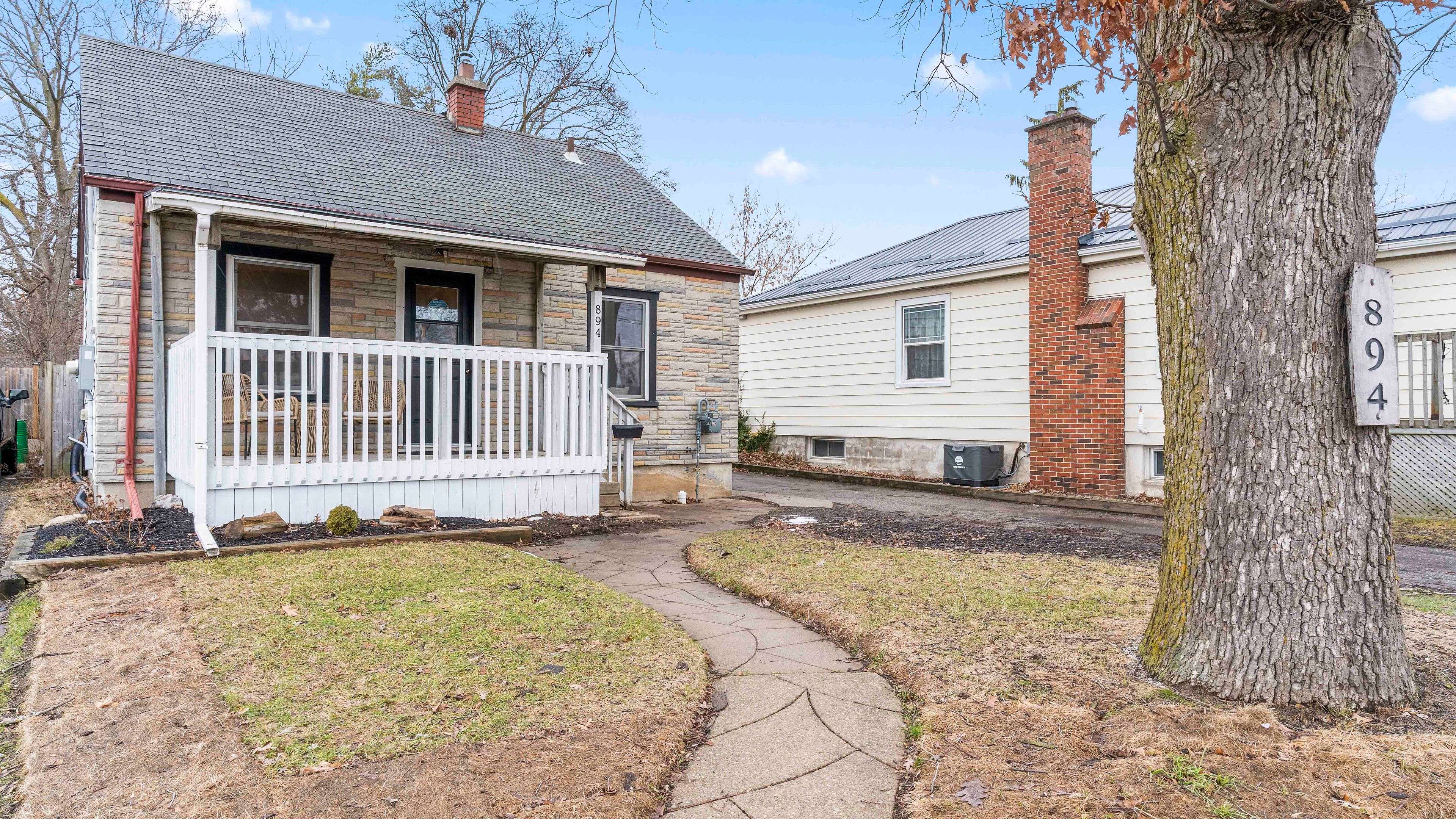 London East, ON N5Z 1V9,894 Hamilton RD