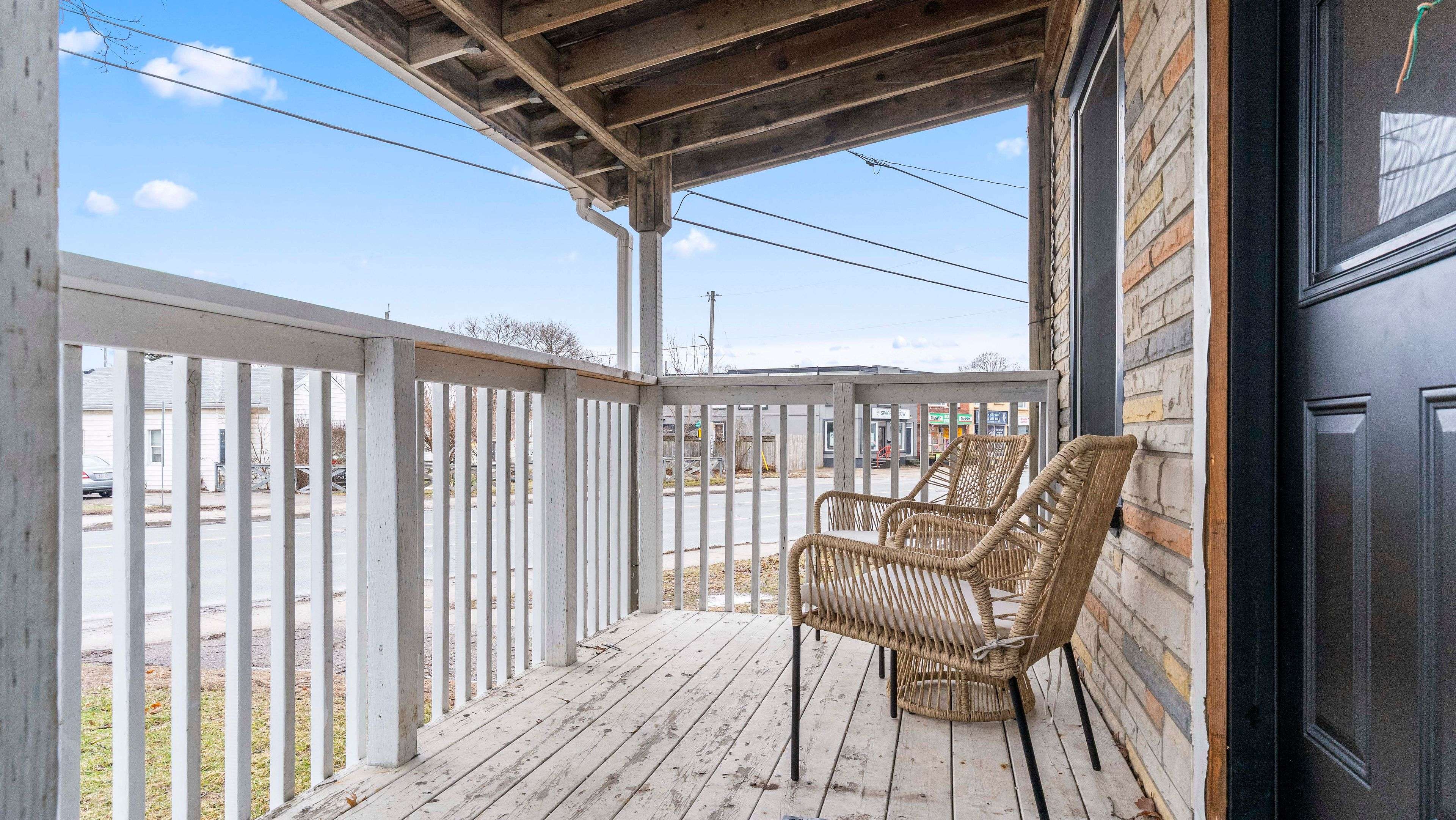 London East, ON N5Z 1V9,894 Hamilton RD