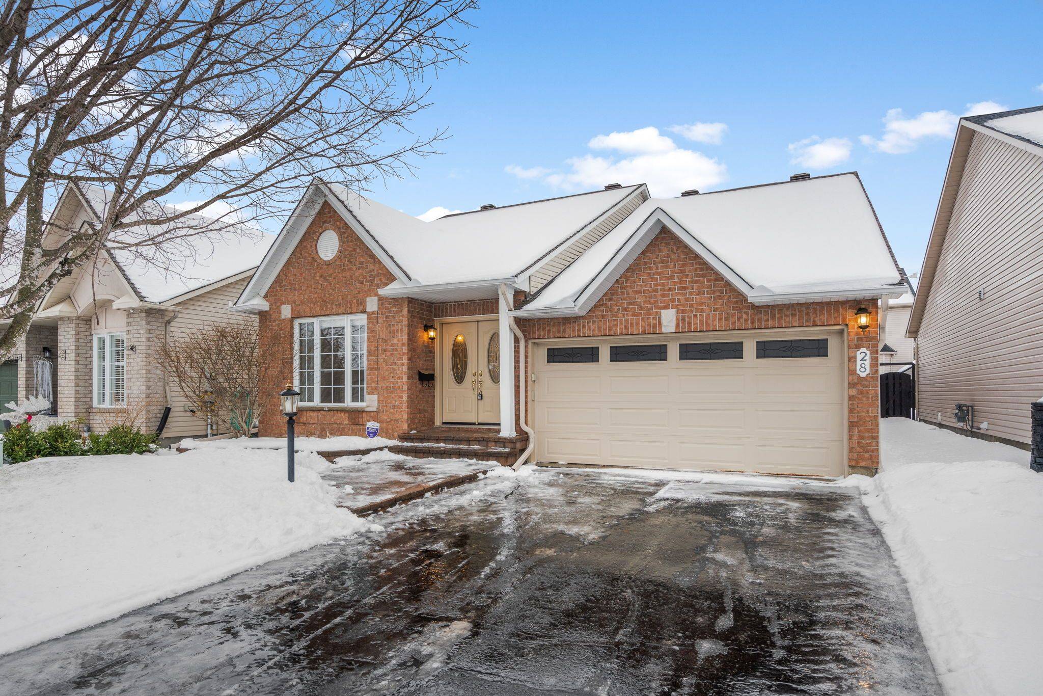 Barrhaven, ON K2G 6W2,28 Camberley ST