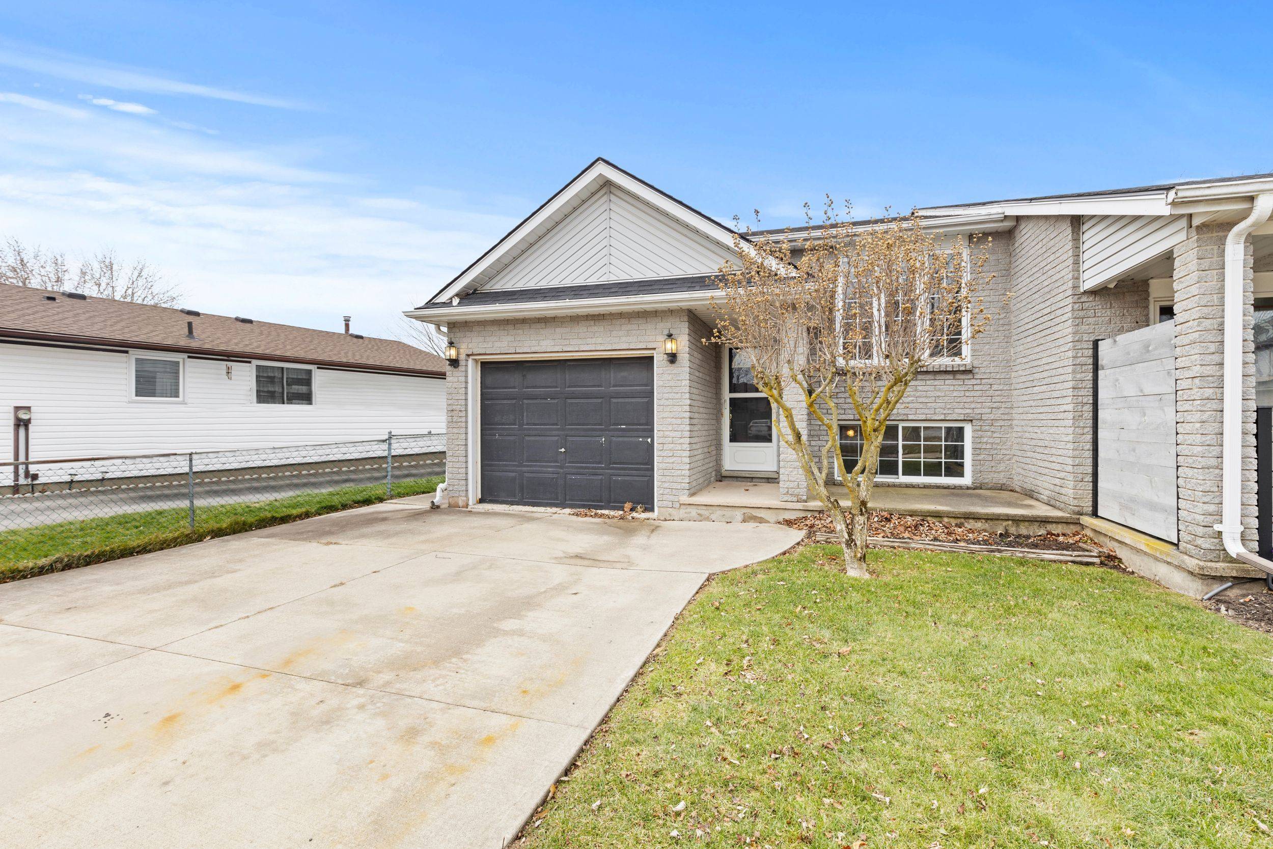 Niagara Falls, ON L2H 1W7,7953 Paddock TRL