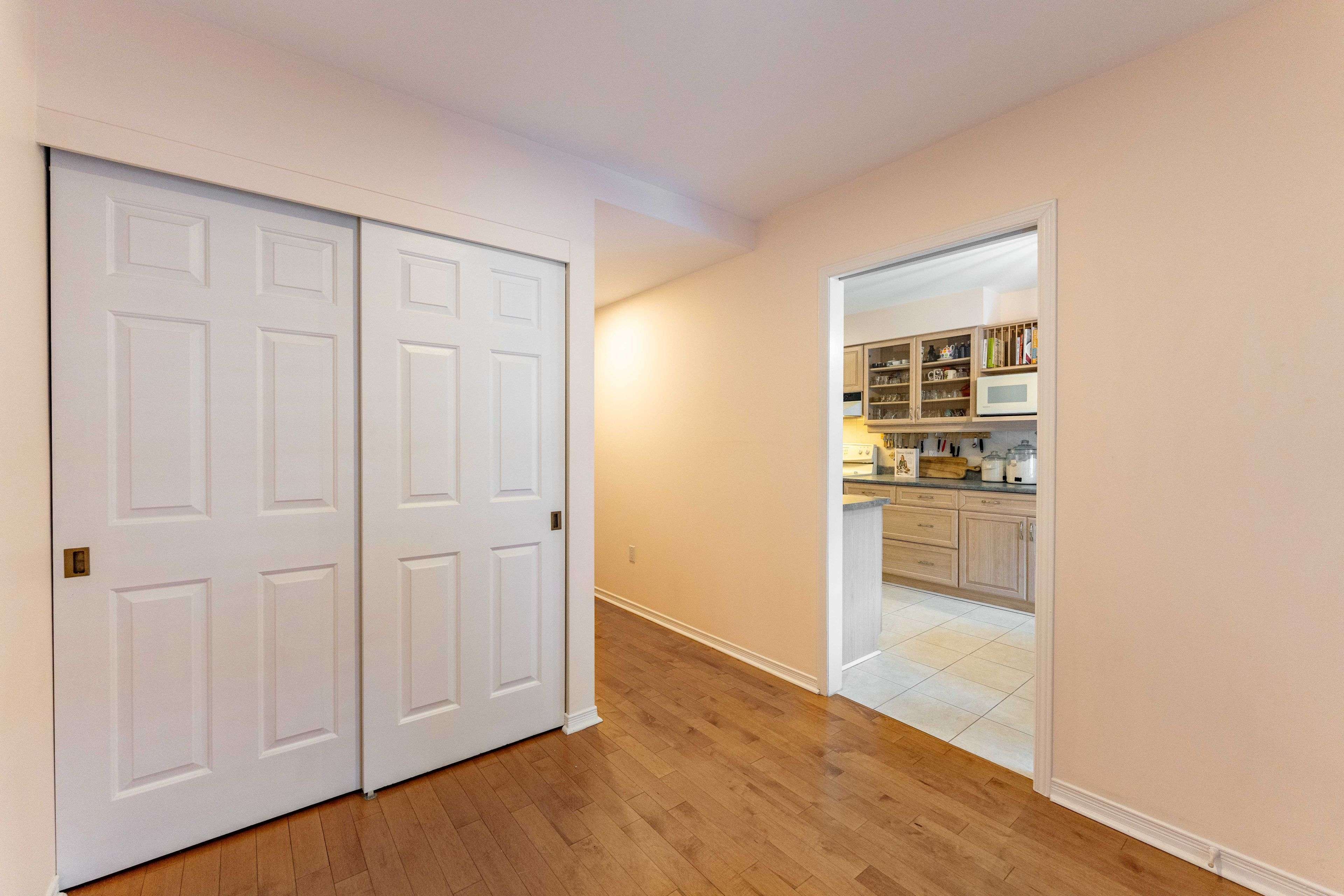 Glebe - Ottawa East And Area, ON K1S 5K8,111 Echo DR #2