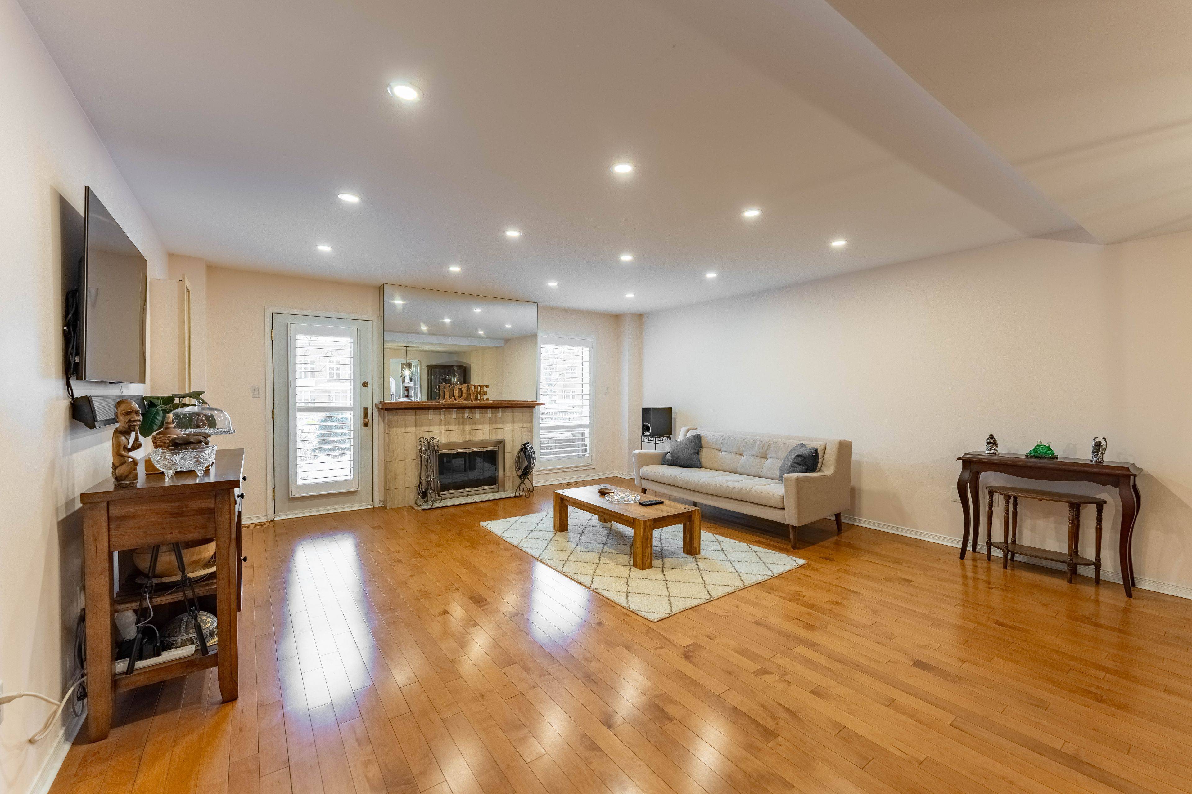 Glebe - Ottawa East And Area, ON K1S 5K8,111 Echo DR #2