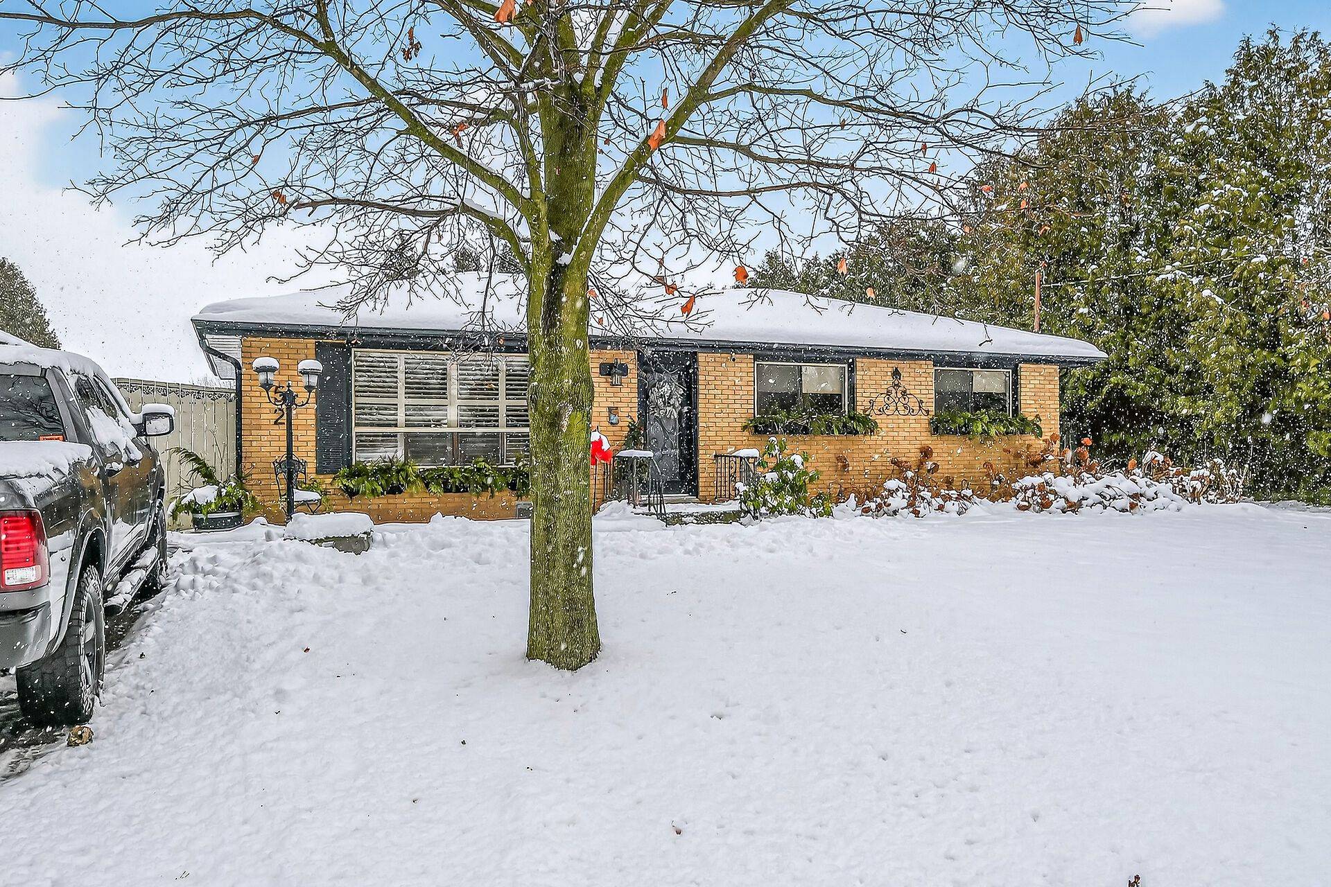 Brant, ON N0E 1A0,52 Lorne AVE