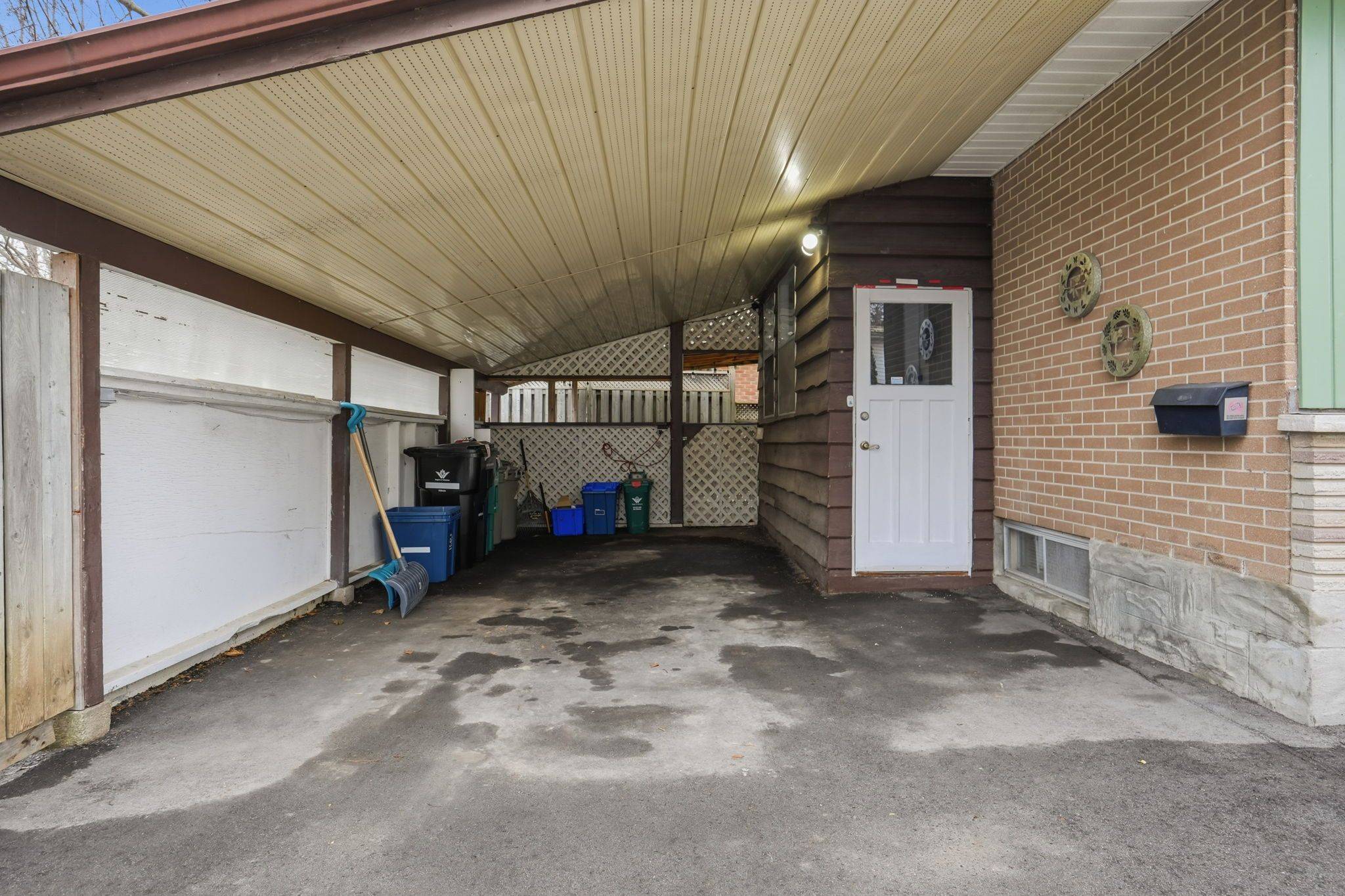 Waterloo, ON N1R 1M9,16 Alison AVE