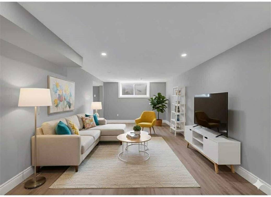 Hamilton, ON L8E 3L5,143 Highridge AVE #Lower