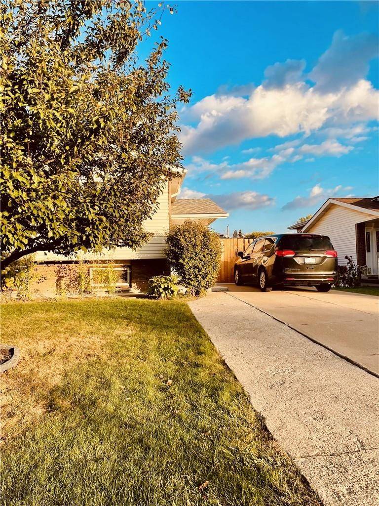 Hamilton, ON L8E 3L5,143 Highridge AVE #Lower