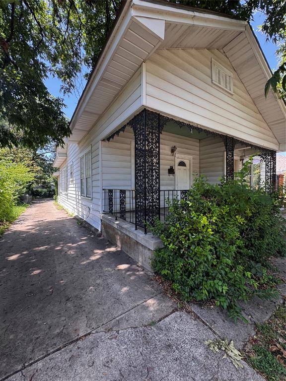 Dallas, TX 75223,905 Grandview Avenue