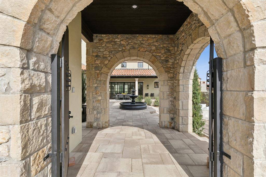 Westlake, TX 76262,10 Catalonia Drive