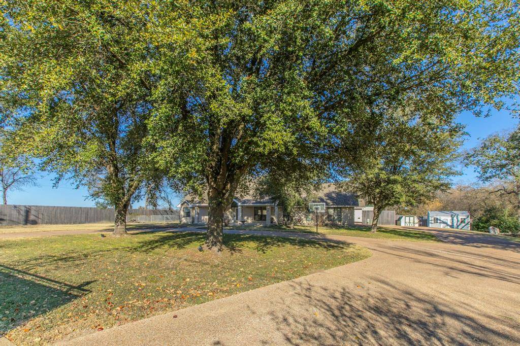 Lacy Lakeview, TX 76705,100 Spring Oak Street