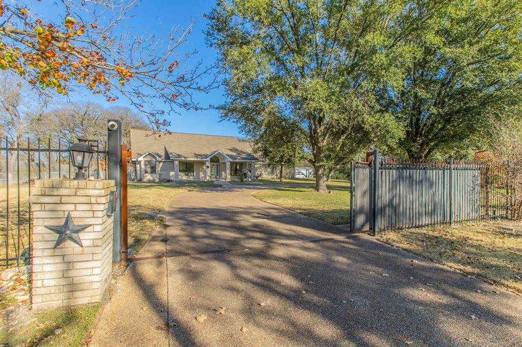 Lacy Lakeview, TX 76705,100 Spring Oak Street