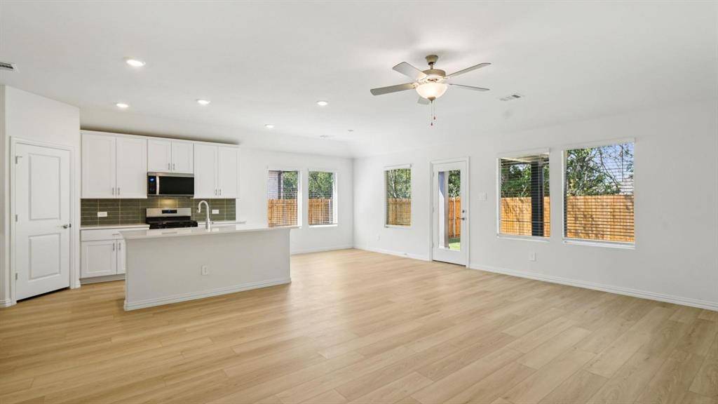 Mckinney, TX 75069,517 Midnight Oak Drive