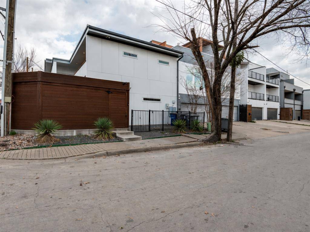 Dallas, TX 75246,130 S Cisco Street