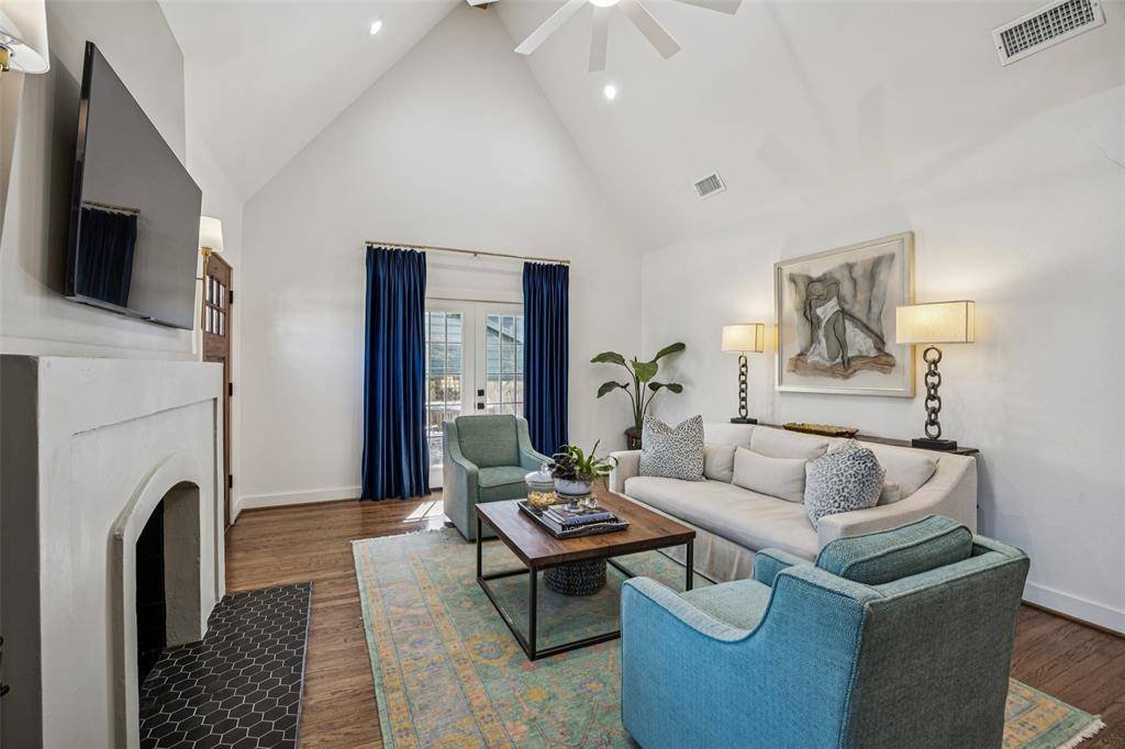 Dallas, TX 75235,5019 Stoneleigh Avenue