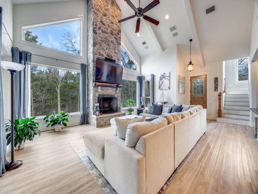 Gordonville, TX 76245,107 Memorial Street