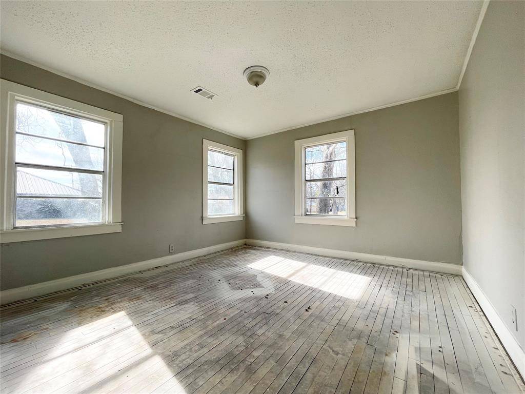 Paris, TX 75460,1061 19th Street SE