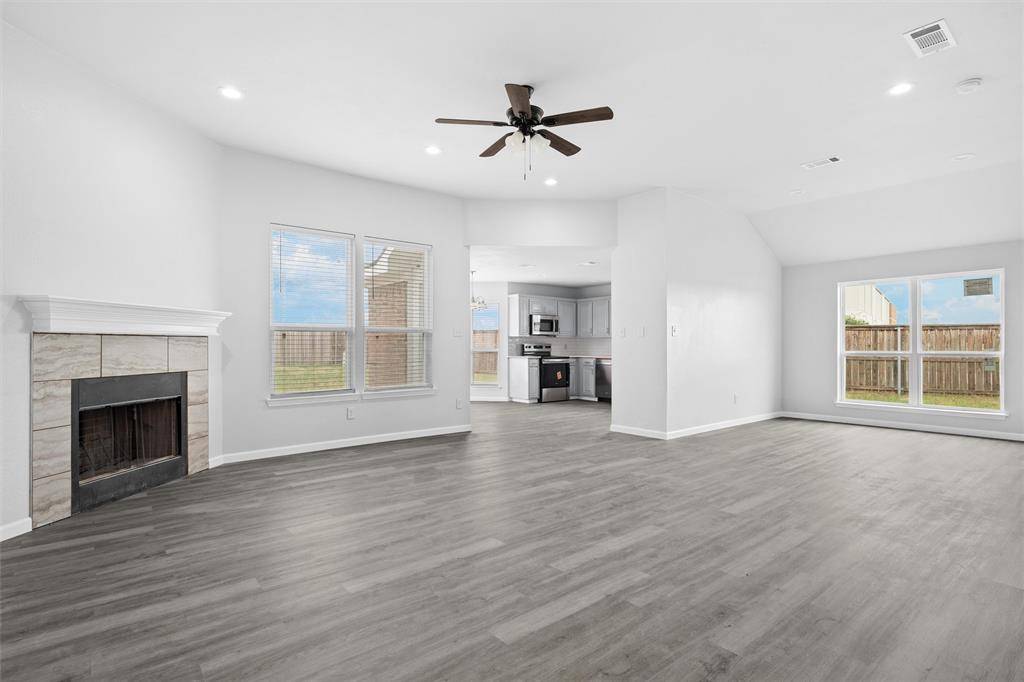 Arlington, TX 76002,619 White Swan Drive