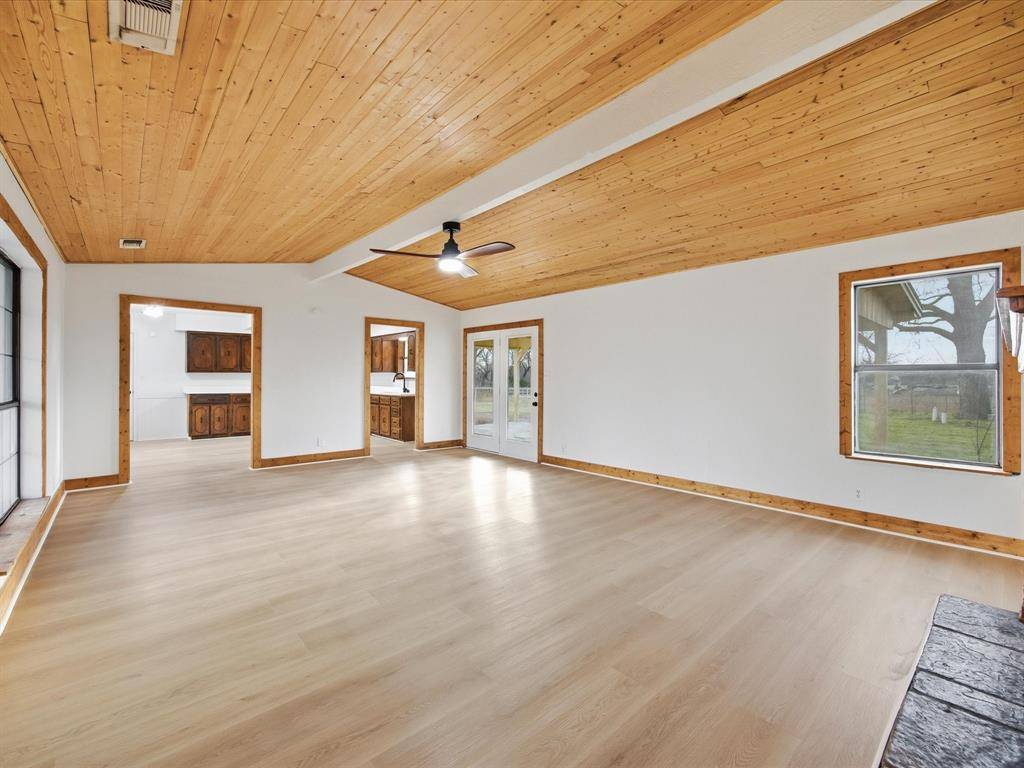 Italy, TX 76651,514 Dallas Street