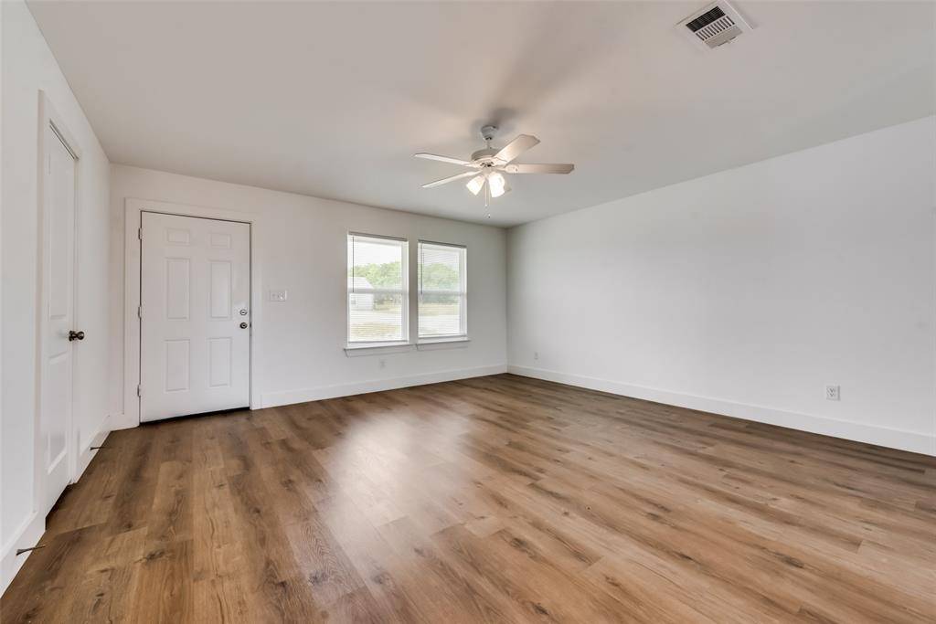 Decatur, TX 76234,114 Nail Court #100