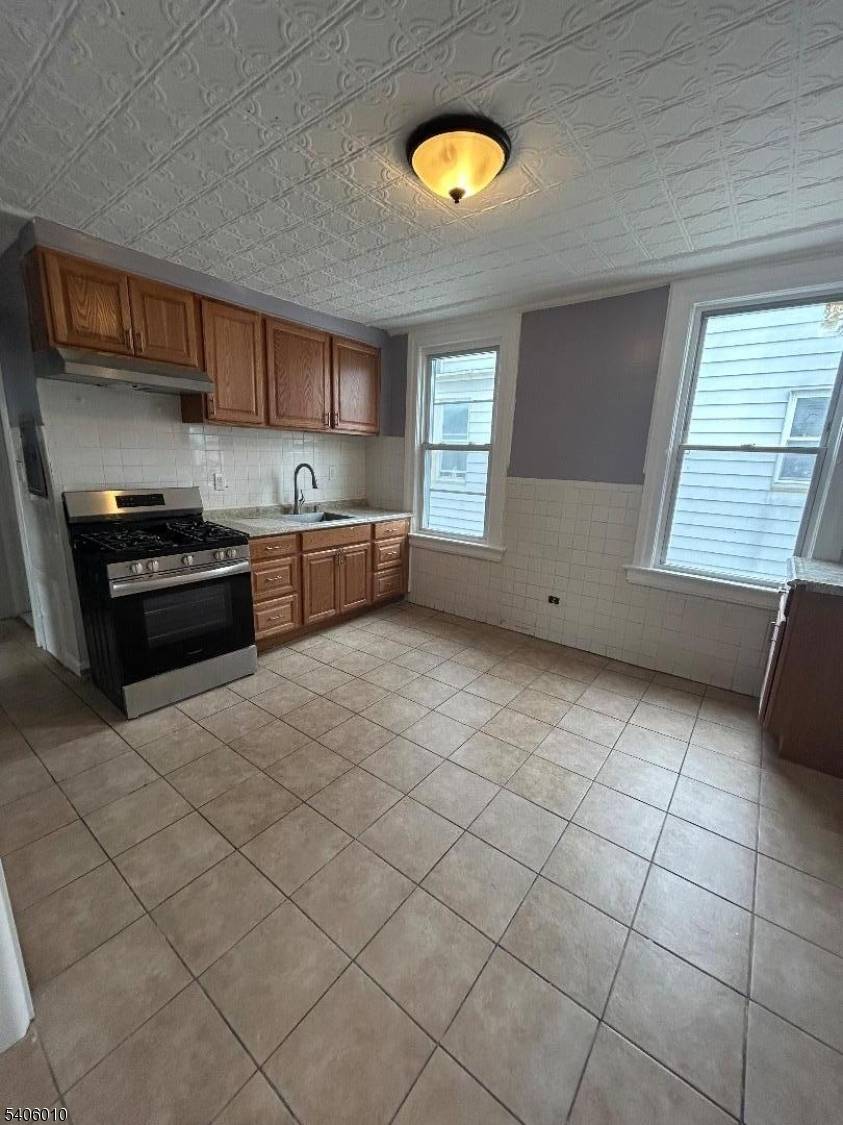 East Orange City, NJ 07018,15 Arsdale Ter