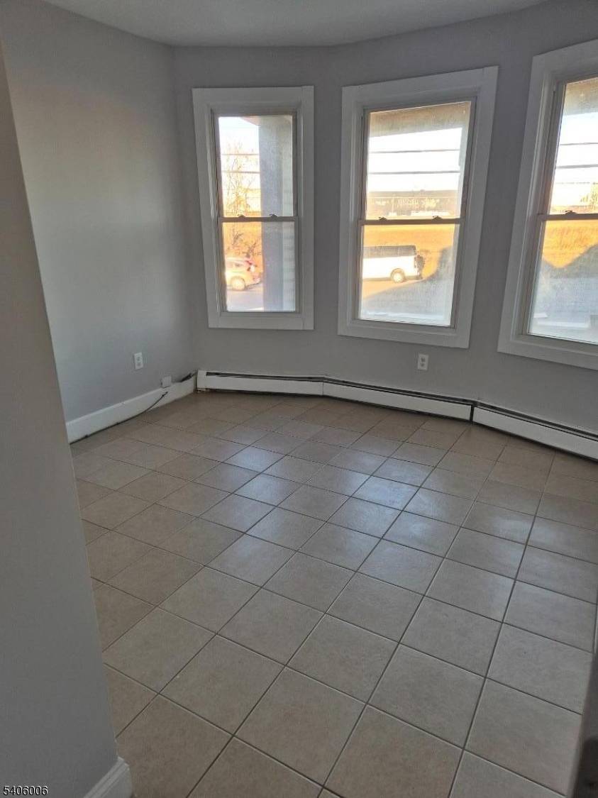 Elizabeth City, NJ 07206,658 Magnolia Ave