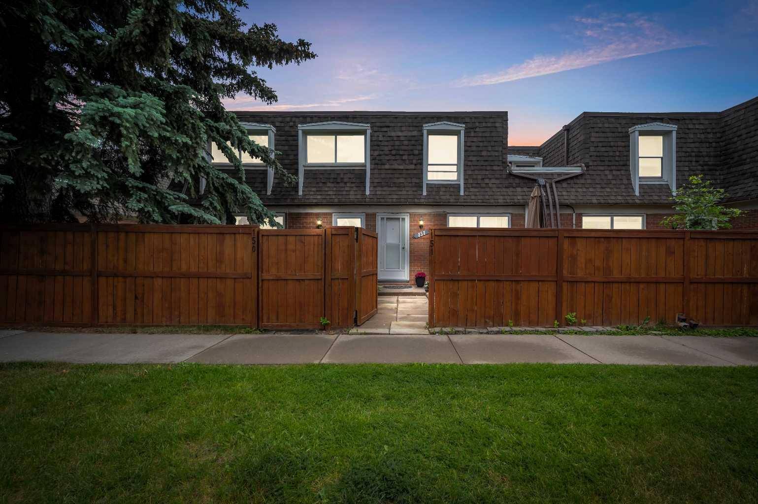 Calgary, AB T2W1H6,330 Canterbury DR SW #151