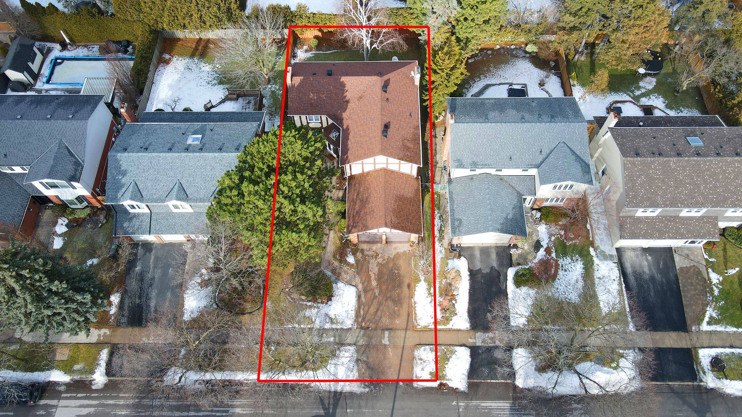 Toronto C12, ON M2L 2W3,32 Mossgrove TRL