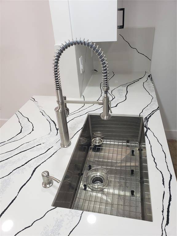 Hialeah, FL 33015,18338 NW 68th Ave #B