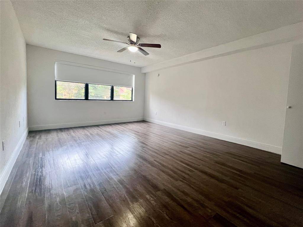 North Miami Beach, FL 33179,19455 NE 10 Ave #3-414