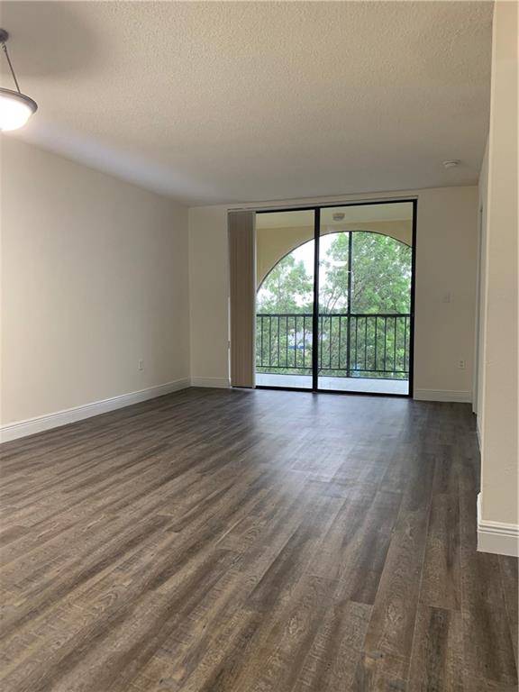 North Miami Beach, FL 33179,19455 NE 10 Ave #3-517