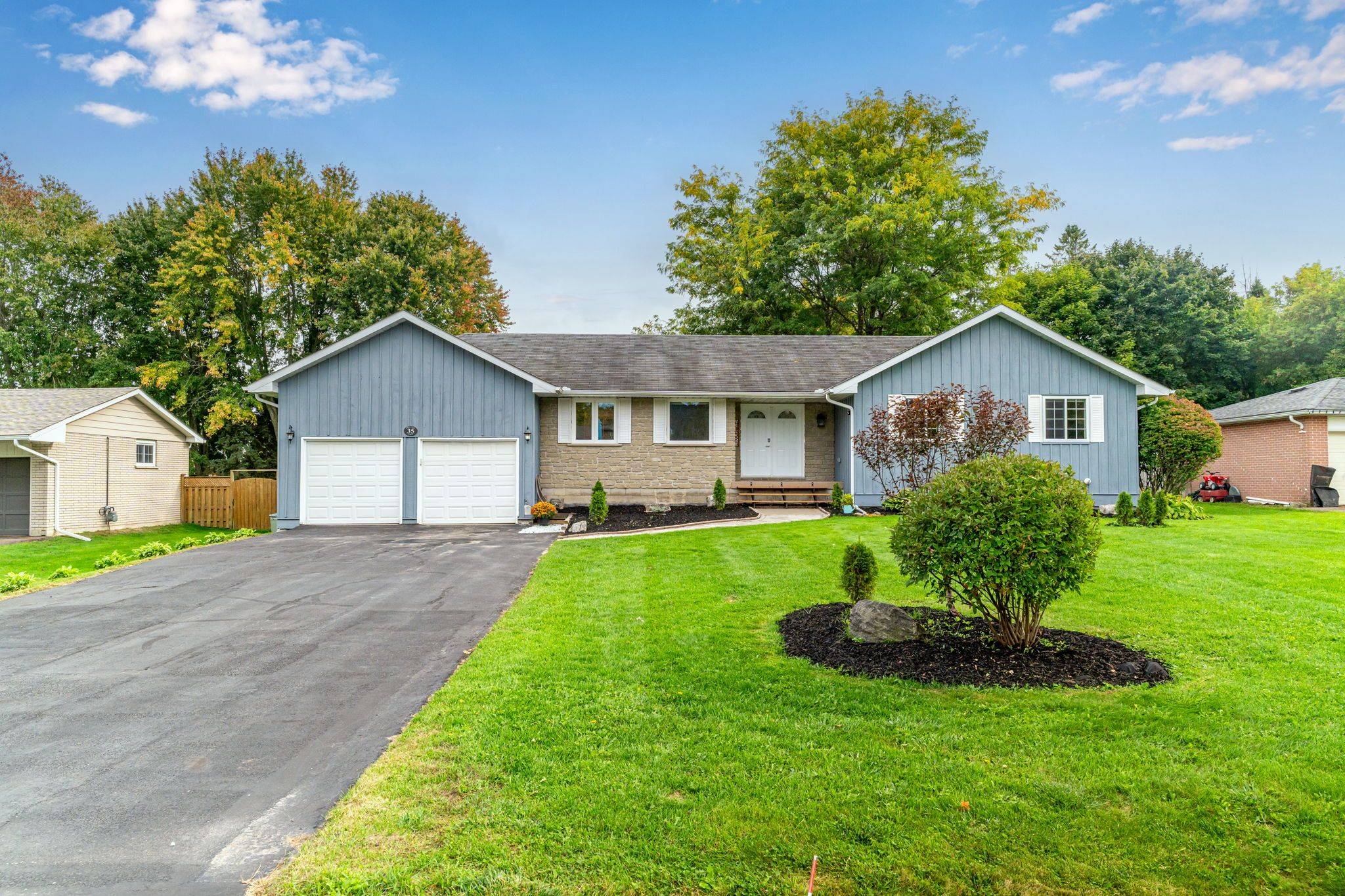 Uxbridge, ON L9P 1B7,35 Jonathan ST