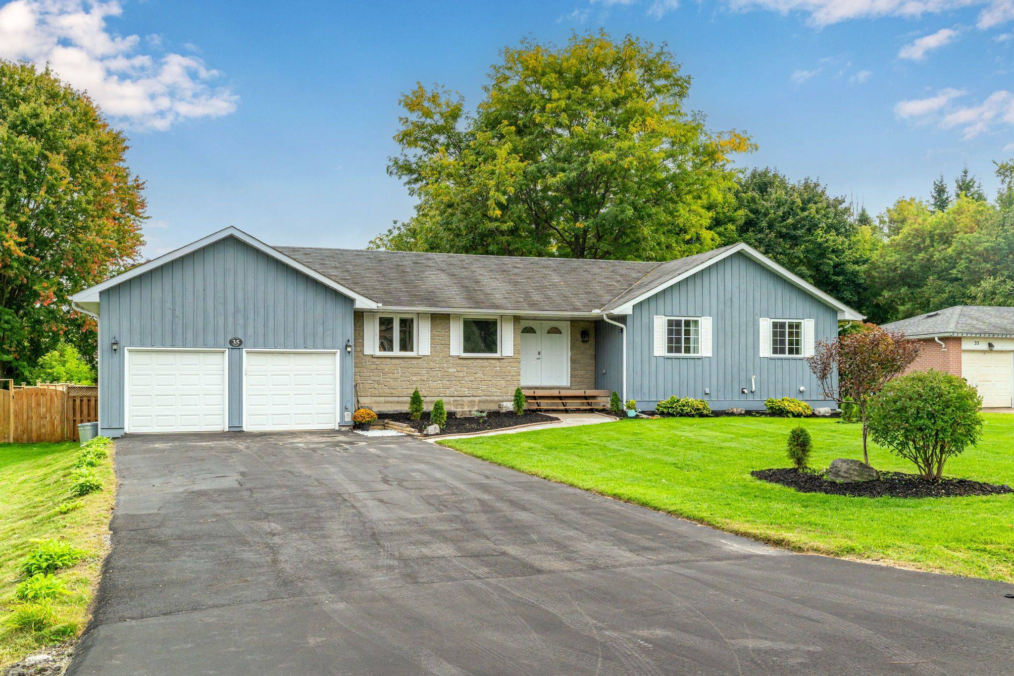 Uxbridge, ON L9P 1B7,35 Jonathan ST