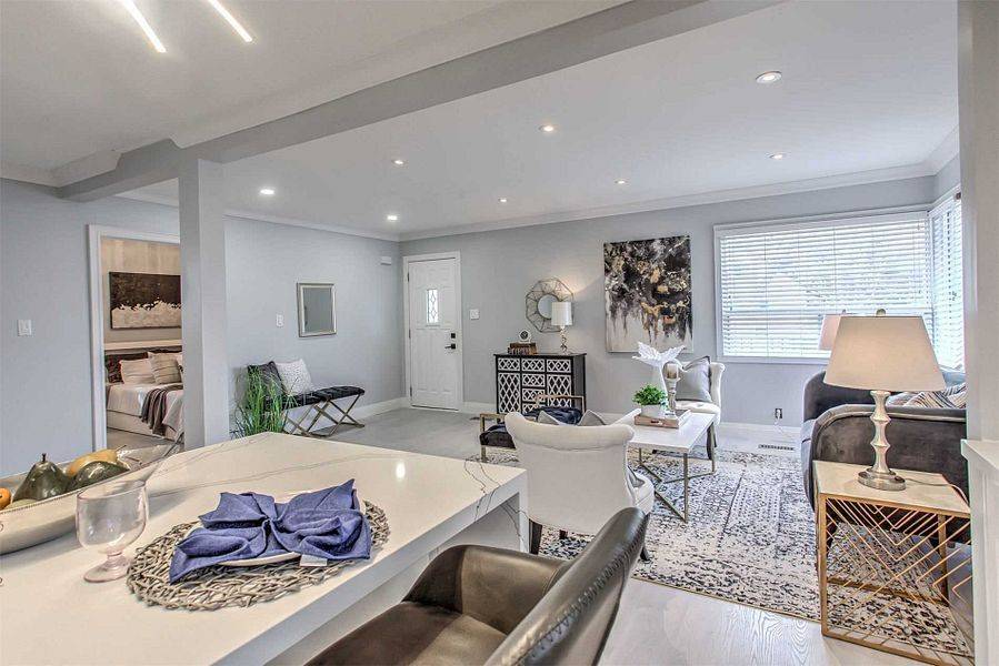 Newmarket, ON L3Y 1H2,254 Andrew ST #main