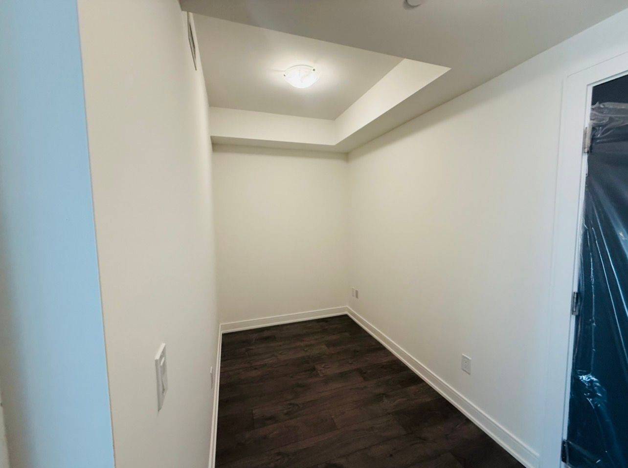 Newmarket, ON L3Y 9J1,705 Davis DR #1002