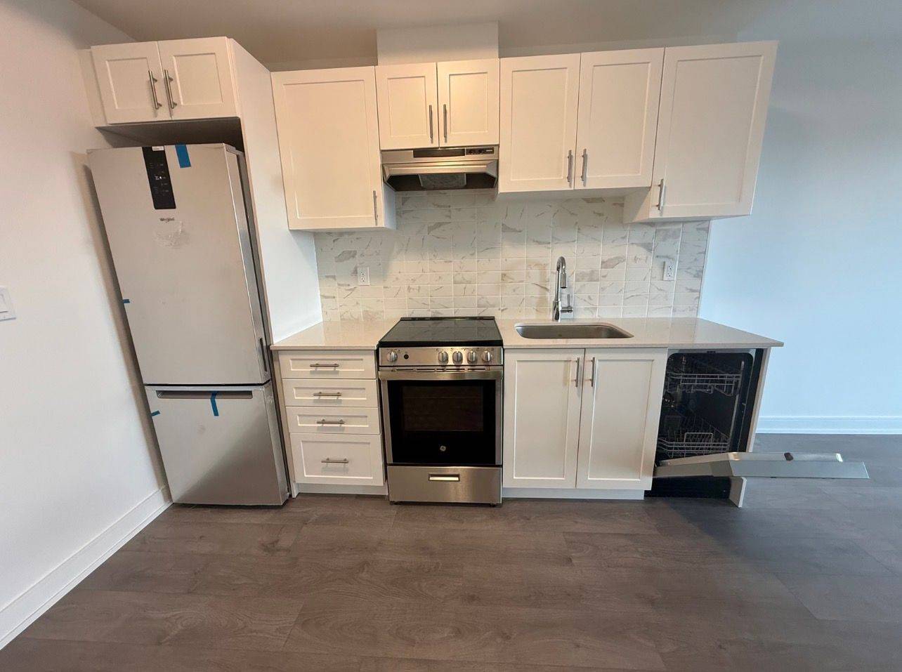 Newmarket, ON L3Y 9J1,705 Davis DR #1002