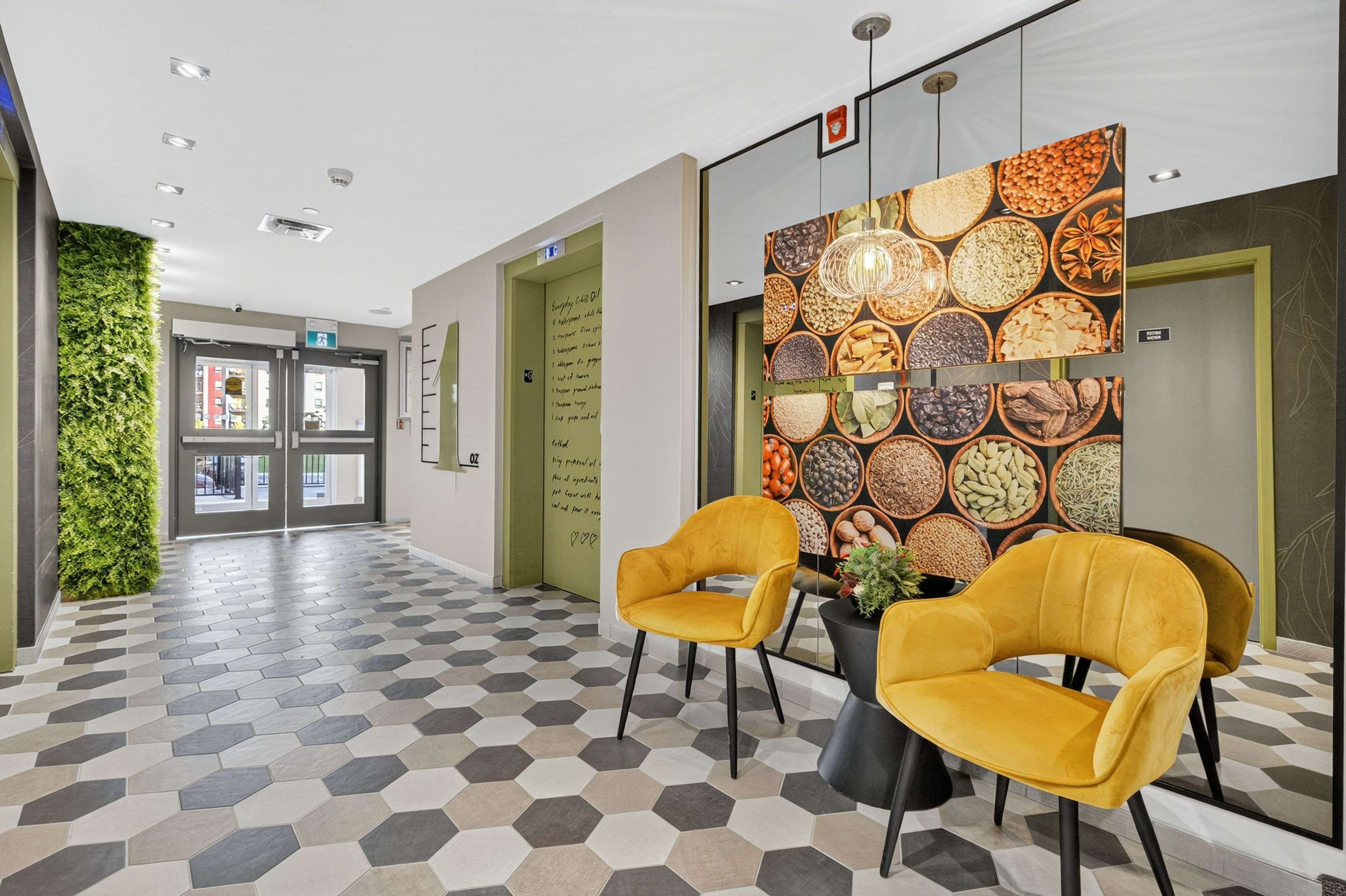 Barrie, ON L9J 0J8,5 Chef LN #411