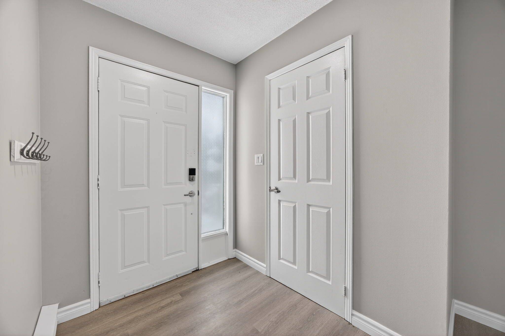 Collingwood, ON L9Y 4S6,15 Watts CRES #9