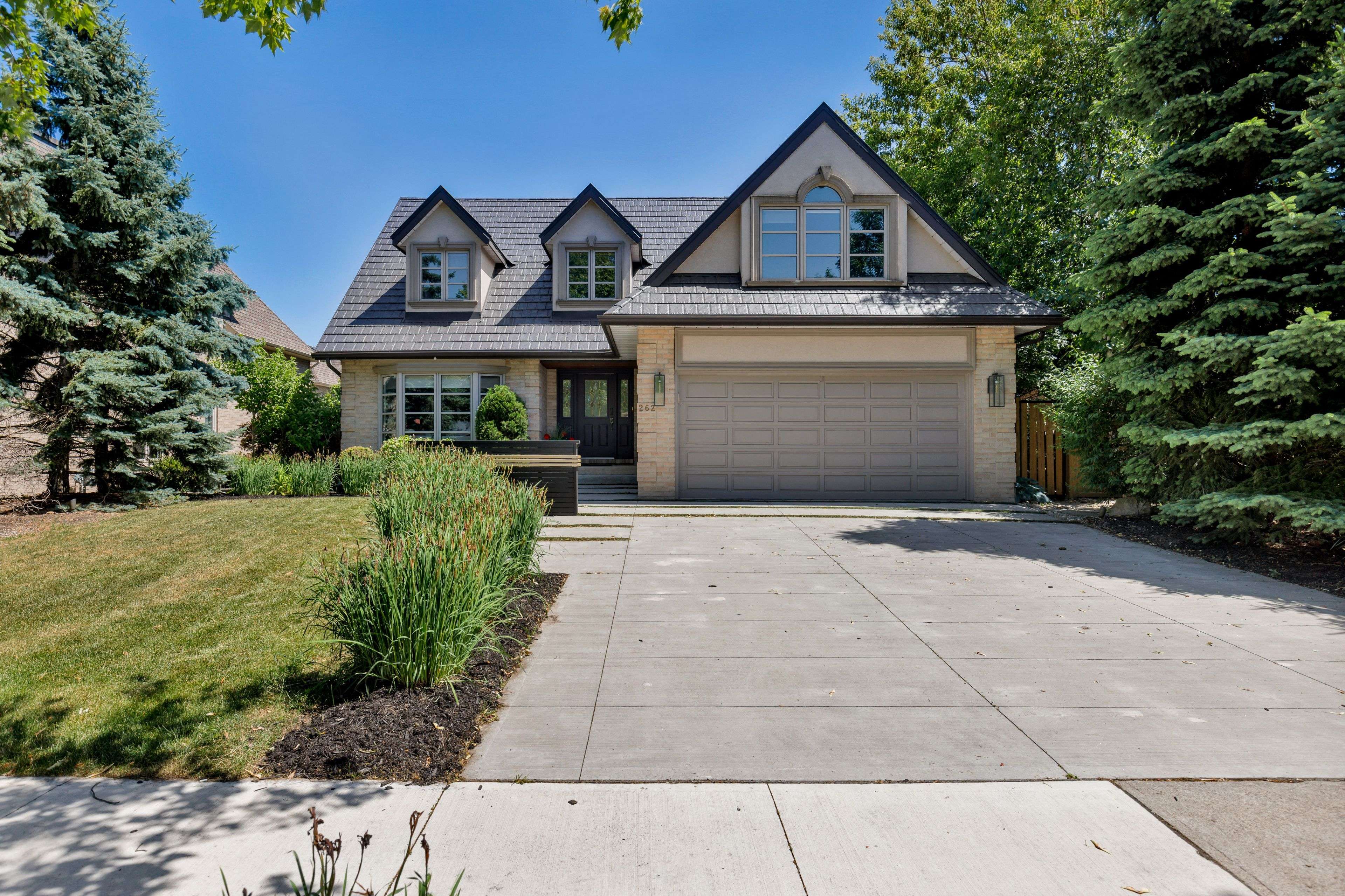 Oakville, ON L6K 3V4,262 Mary ST