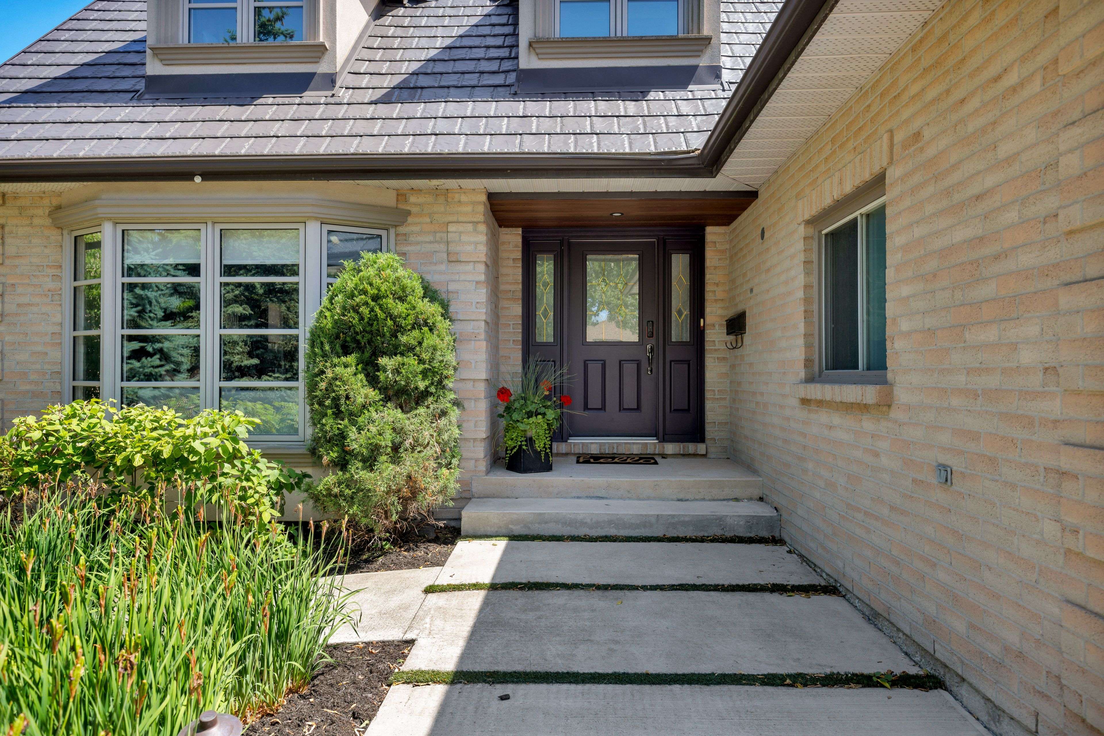 Oakville, ON L6K 3V4,262 Mary ST