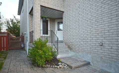 Mississauga, ON L5V 2G6,833 Mays CRES #Upper
