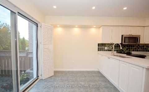 Mississauga, ON L5V 2G6,833 Mays CRES #Upper