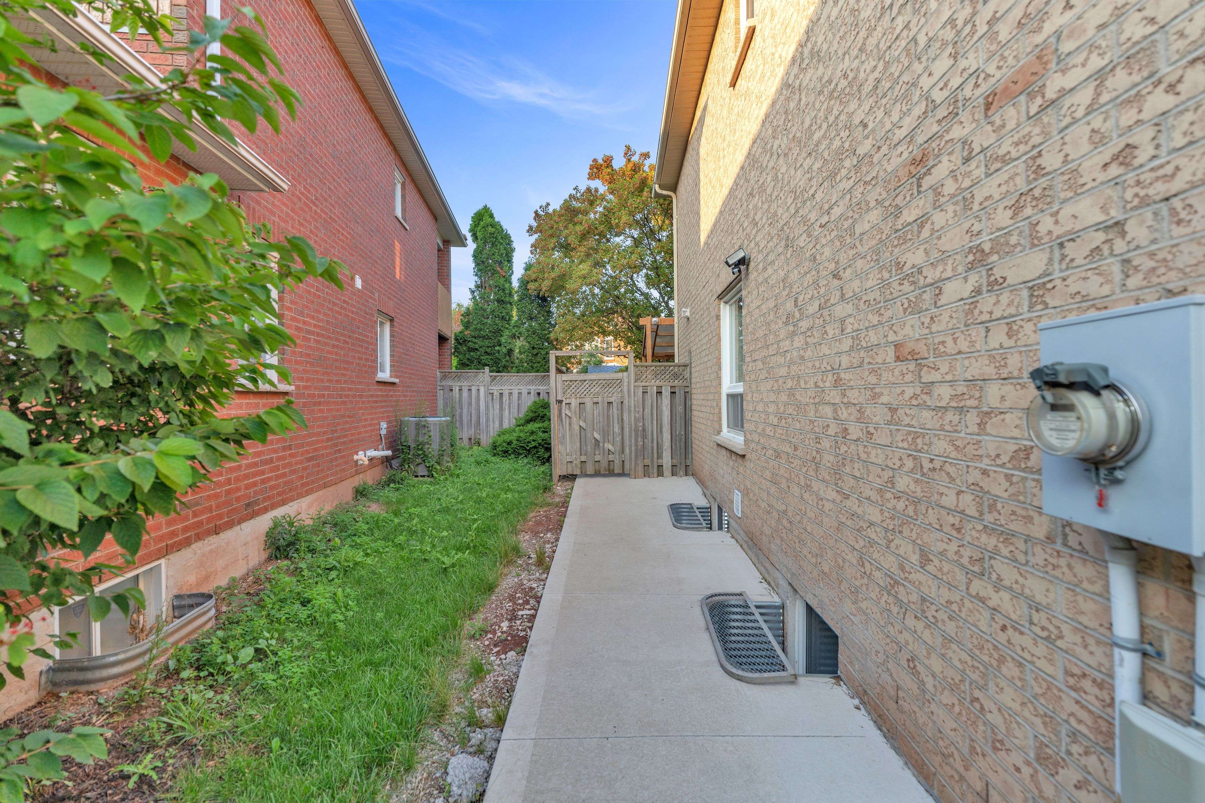 Oakville, ON L6H 6A9,2255 Grand Ravine DR #Bsmt