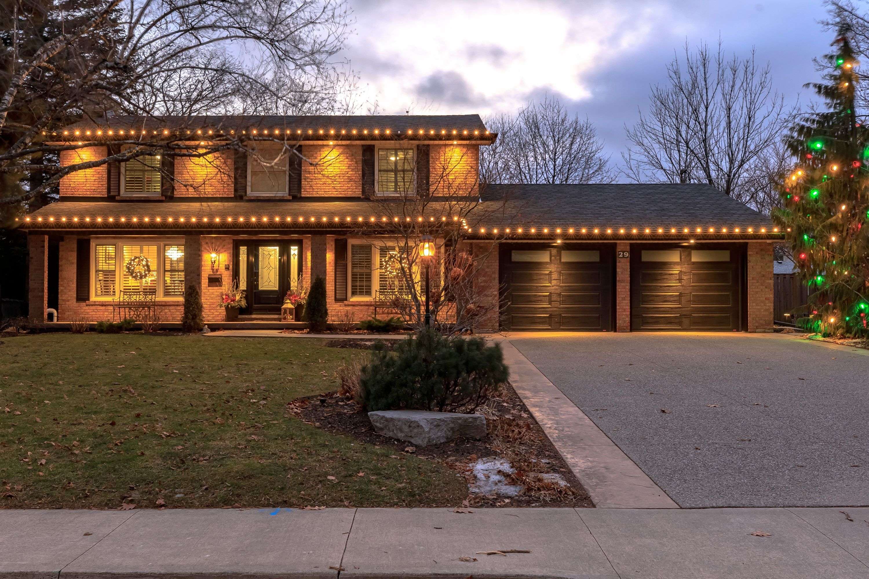 Hamilton, ON L8T 1C4,29 Woodside DR