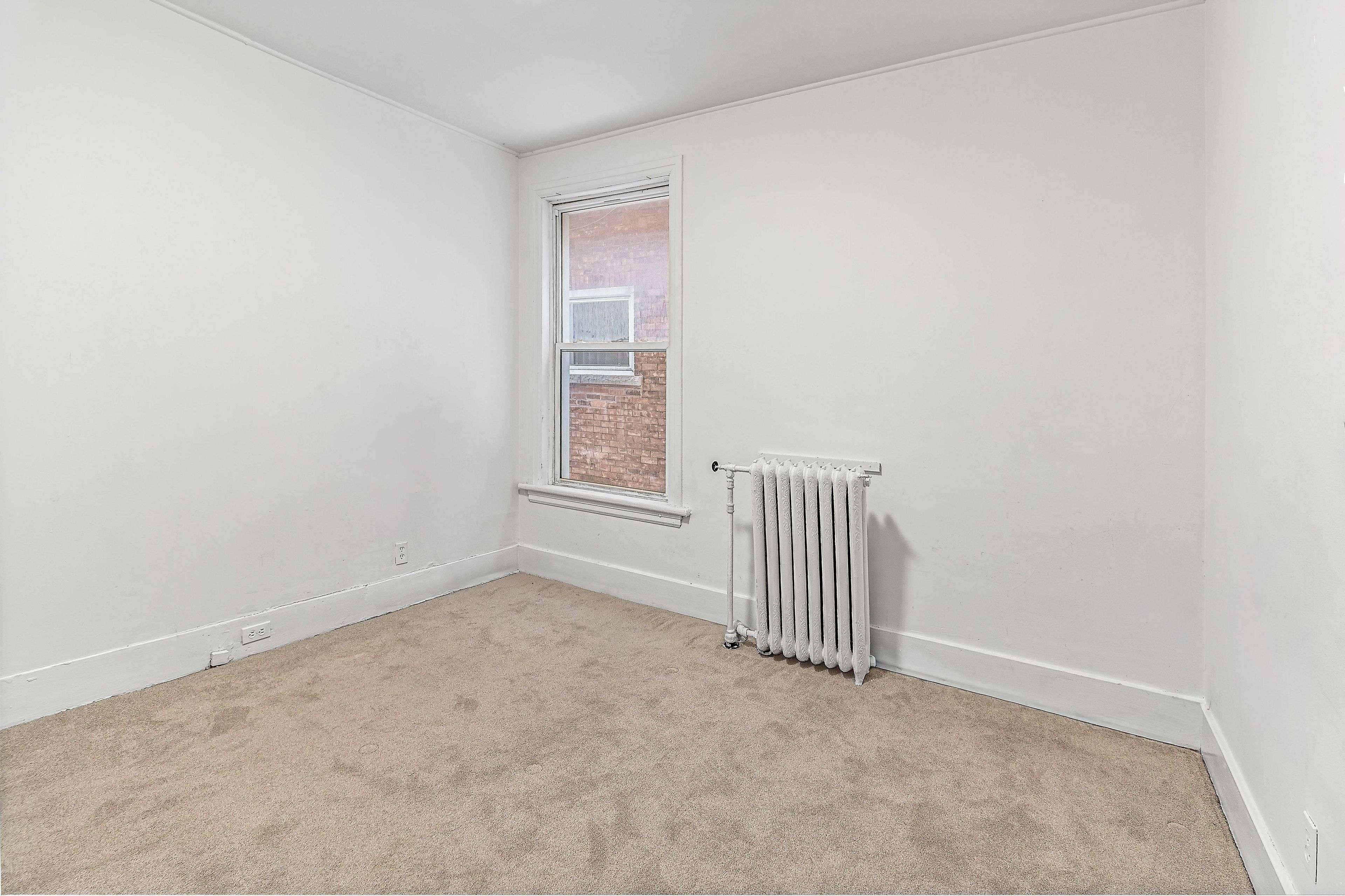 Ottawa Centre, ON K1R 6H7,275 Bronson AVE #1